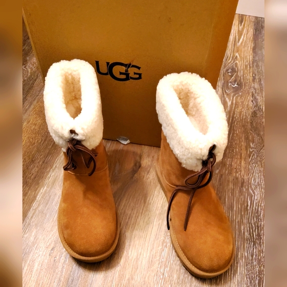 🔥UGG  Womens Sarissa Faux Shearling Boot🔥 - Picture 1 of 15